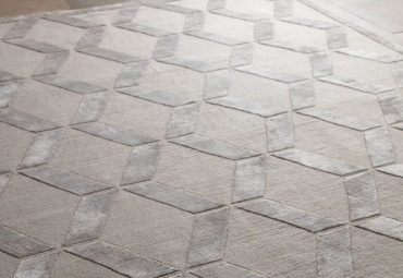 Luxury carpet in wool silk loop cut pattern